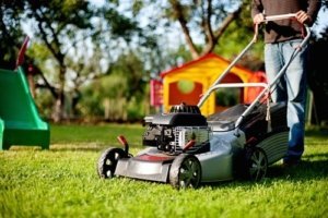 Ideale Kombination für optimale Rasenpflege: Rasenmäher und Motorsense Ideale Kombination für optimale Rasenpflege: Rasenmäher und Motorsense